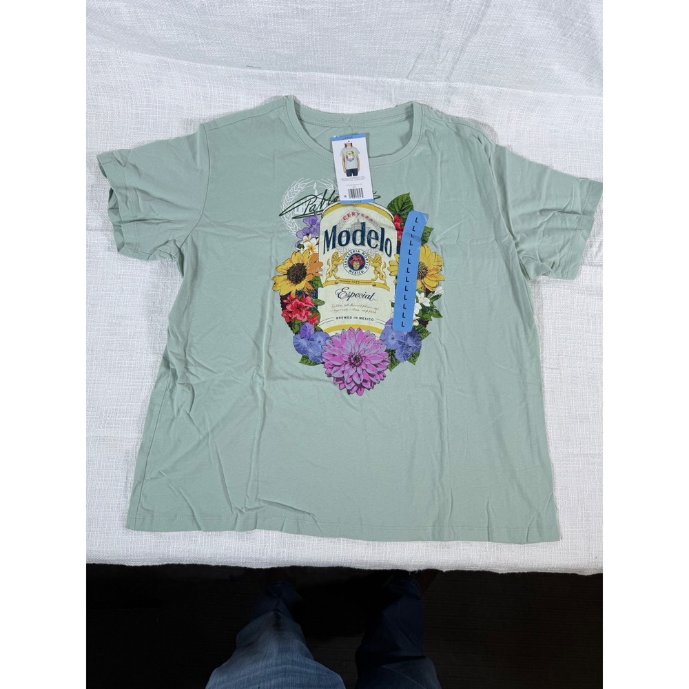 Modelo Especial Beer Floral Graphic Tee Womens Large Green Cotton T-Shirt